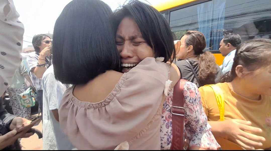 အင်းစိန်ထောင်မှ အမျိုးသမီး နိုင်ငံရေးအကျဉ်းသူ  ၂၀ ကျော် ပြန်လွတ်