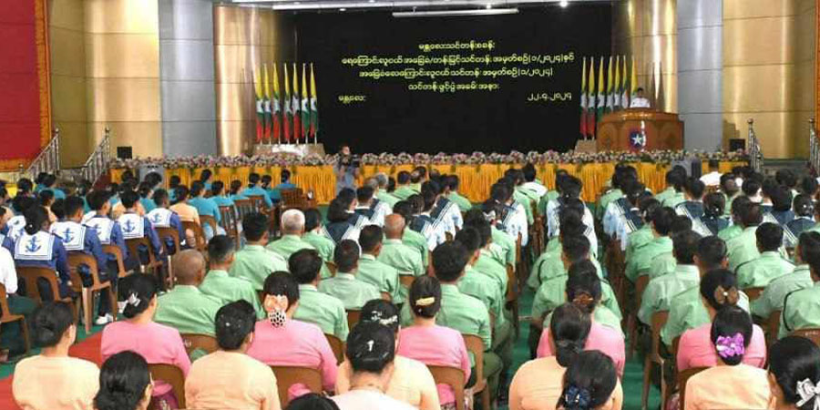 အလယ်ပိုင်းတိုင်းစစ်ဌာနချုပ်က ကျောင်းသား၊ ကျောင်းသူများကို ရေကြောင်းနှင့် လေကြောင်း အခြေခံစစ်တန်းပေး