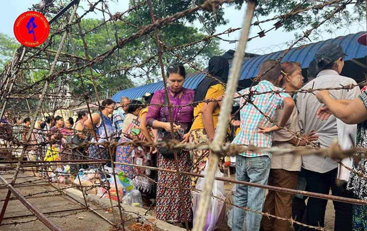 အင်းစိန်ထောင်ရှေ့ ထောင်ဝင်စာနှင့် ဧည့်တွေ့နေရာ ရောင်းချမှုများရှိနေ