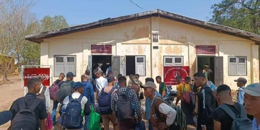 မော်လမြိုင်နှင့် ရေဦးတွင် စစ်မှုထမ်းခိုင်းရန် လူငယ်များကို ပစ်မှတ်ထားဖမ်းဆီး