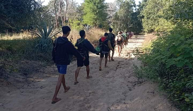ရေနံချောင်း စစ်ကောင်စီအဖွဲ့ဝင် ဗိုလ်မှူး သန်းဌေး ယာဥ်တန်း မိုင်းဆွဲခံရ