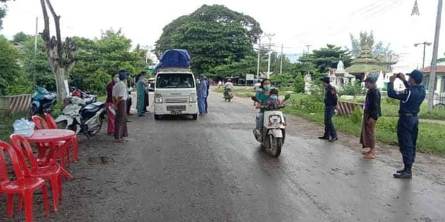 ရခိုင်သို့ ရိက္ခာနှင့် လက်နက်ကျည်များပို့ရန် ကံမမြို့၌ စစ်တပ်က ကားများကို ချောဆွဲ ငွေကောက်ခံ