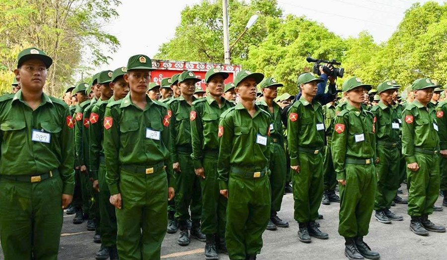 ကြောက်ကြောက်နဲ့ တံခါးလှပ်လာတဲ့အခါ