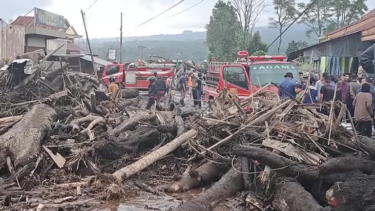 အင်ဒိုနီးရှား၊ တရုတ်နှင့်  ဩစတြေးလျတွင် ရေကြီး မြေပြို 