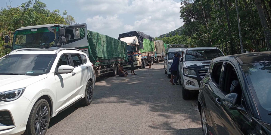 မြိတ်-ထားဝယ်၊ ကလေး-တမူး လမ်းများ ပိတ်ထားသဖြင့် ခရီးသည်ကားနှင့် ကုန်ကားများ အခက် ကြုံ