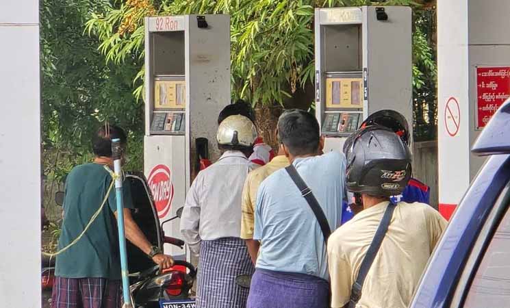 မော်လမြိုင်တွင် စက်သုံးဆီပြတ်လပ်ပြီး ပြည်သူများ အခက်ကြုံ