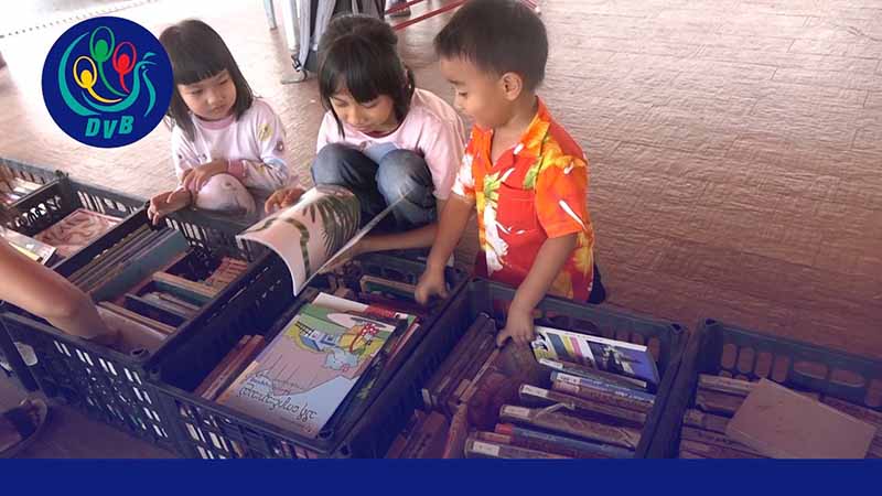 မြန်မာကလေးငယ်များအတွက် မဲဆောက်မြို့က (ဇီ၀ဇိုး) ရွေ့လျား စာကြည့်တိုက်