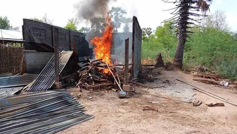 ပုလဲဒေသခံ ၂၀ ခန့်အား စစ်တပ်က ဖမ်းဆီး၊ လမ်းပြခေါ်လာသည့် ရေစကြိုပြည်သူ ၇ ဦးကို မီးရှို့သတ်