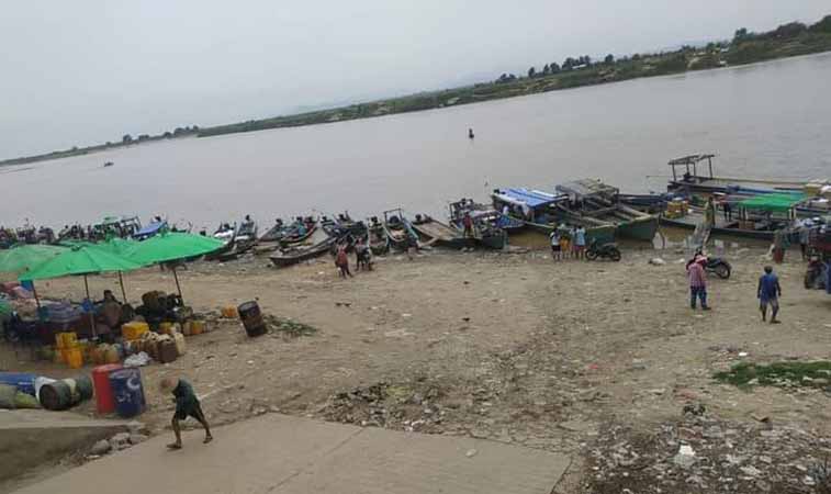 စစ်တပ်က ဗန်းမော်ပြည်သူ ၁၀ ဦးထက်မနည်းဖမ်းဆီးပြီး စားနပ်ရိက္ခာများ အဓမ္မယူဆောင်