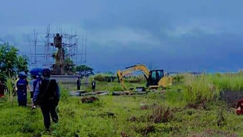 လှိုင်သာယာက အိမ် ၃၀၀ ကျော်နှင့် ရုပ်ပွား ၁ ဆူကို ကျူးကျော်ဟုဆိုပြီး စစ်ကောင်စီ ဖျက်ဆီး