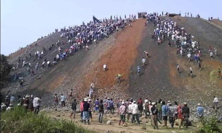 ဖားကန့်တွင် တနိုင်တပိုင်ကျင်းပြိုကျပြီး ၂ ဦးသေ