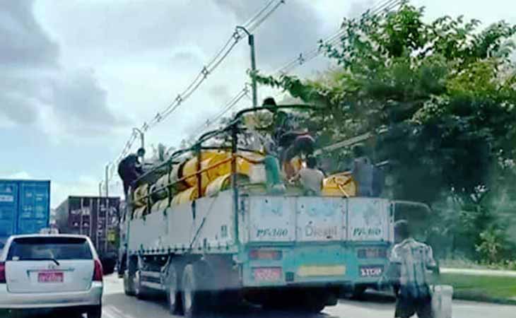 ဧရာဝတီတိုင်း-ရန်ကုန် သွားလာနေသည့် ကုန်တင်ကားများ လုယက်ခံရမှု ပိုများလာ