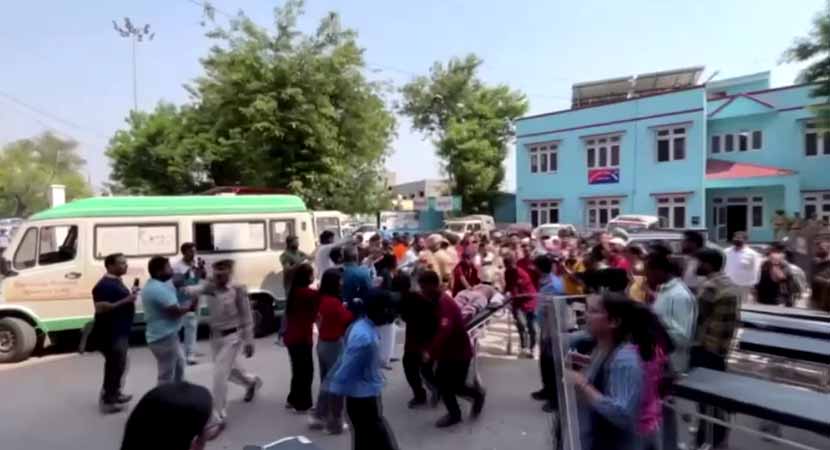 အိန္ဒိယတွင် ဘုရားဖူးဘတ်စ်ကား ချောက်ထဲပြုတ်ကျပြီး ၂၀ ကျော် သေဆုံး