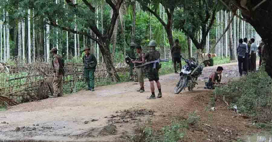 စစ်တွေမြို့နယ်၌ ရွာသား ၁,၅၀၀ ကျော်ကို စစ်တပ်က လူသားဒိုင်းအဖြစ် ဖမ်းဆီး ရွာမီးရှို့၊ မောင်တောတွင် တိုက်ပွဲပြင်းထန်