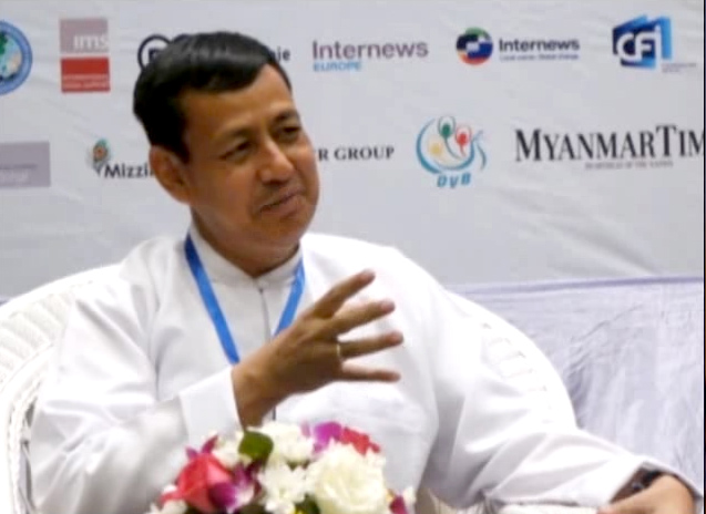 ျမန္မာ့မီဒီယာ ဖြံ႔ၿဖဳိးေရးညီလာခံႏွင့္ စပ္လ်ဥ္း၍ ျပန္ၾကားေရး၀န္ႀကီး ဦးရဲထြဋ္ကုိ ေမးျမန္းခ်က္