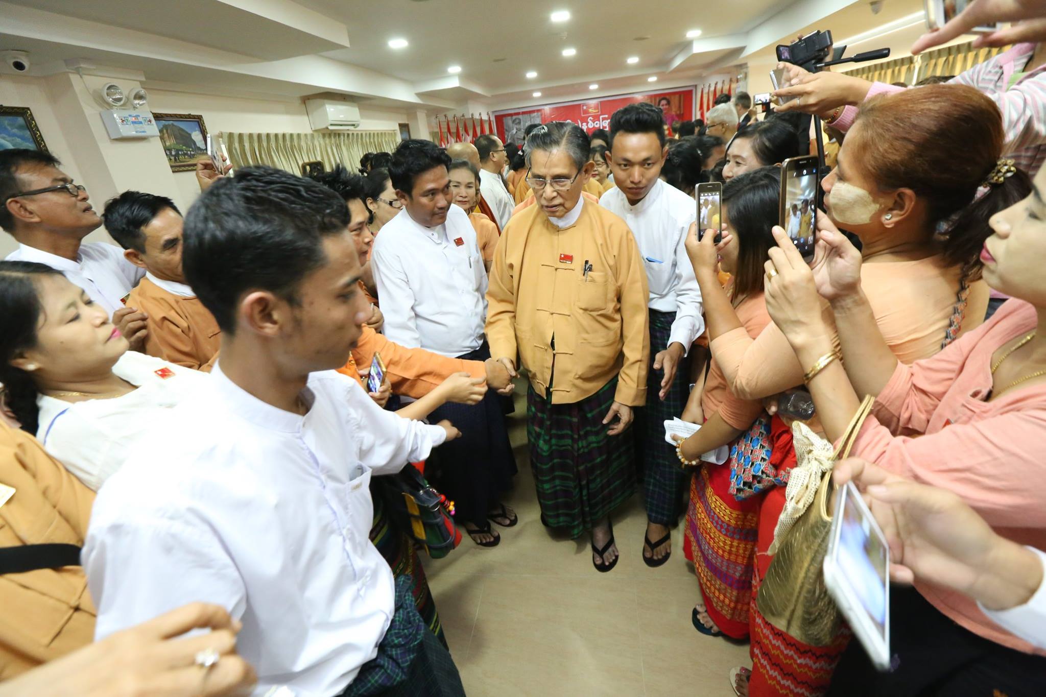 သူရဦးတင်ဦး (သို့မဟုတ်) ပြည်သူလွမ်းနေရမယ့် ရှားရှားပါးပါးကာချုပ်ဟောင်း