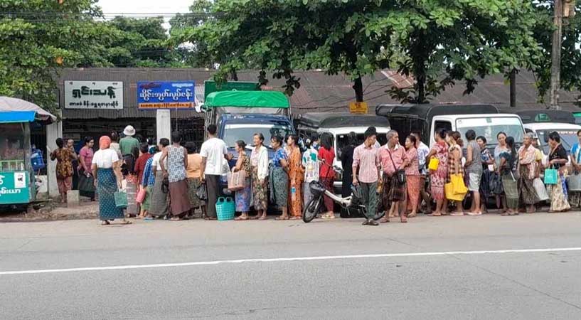 စားအုန်းဆီလူတန်းကြီး လမ်းပေါ်ပြန်ရောက်လာပြန် (ဓာတ်ပုံ)