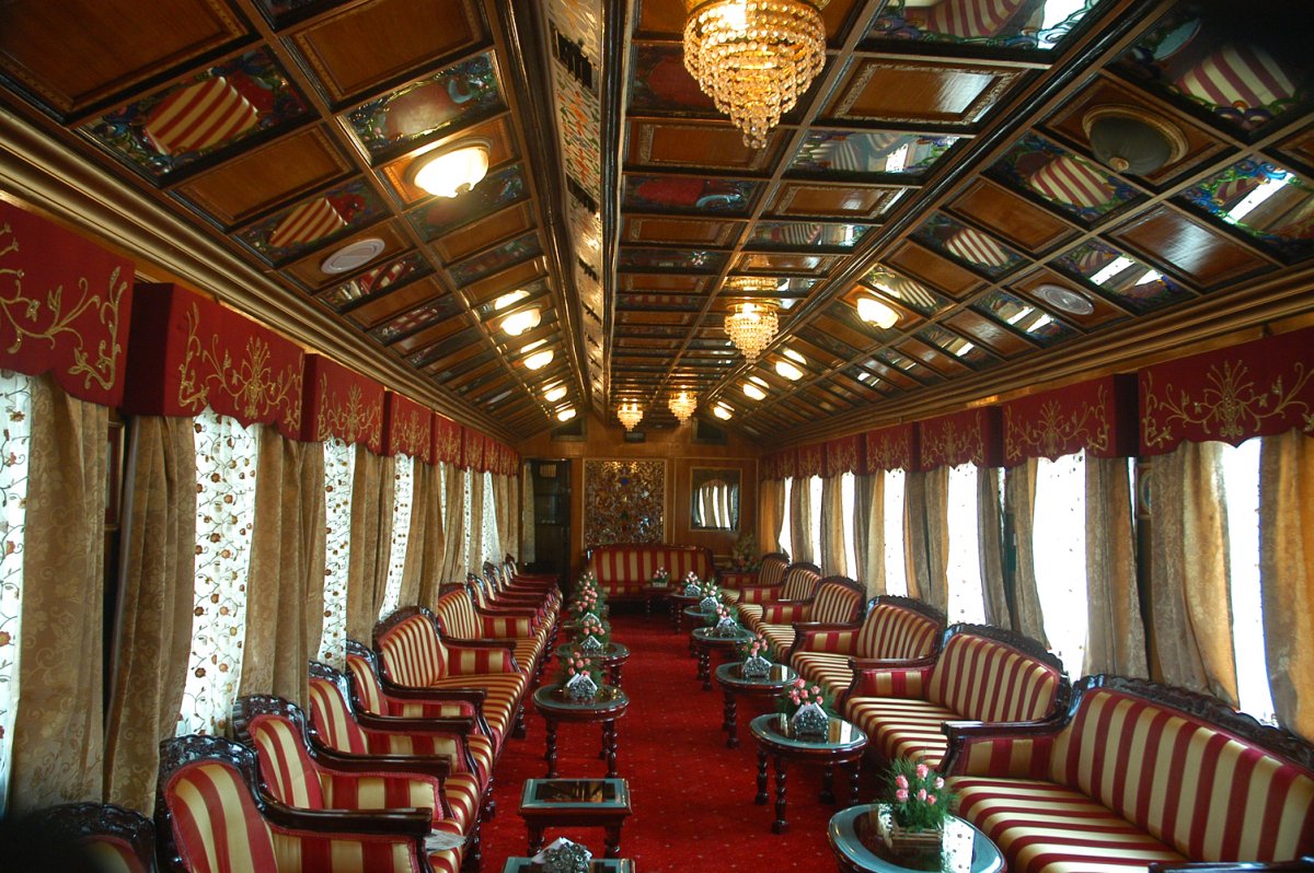 Luxury Tourist Train ေျပးဆဲြရန္ တင္ဒါေခၚယူ
