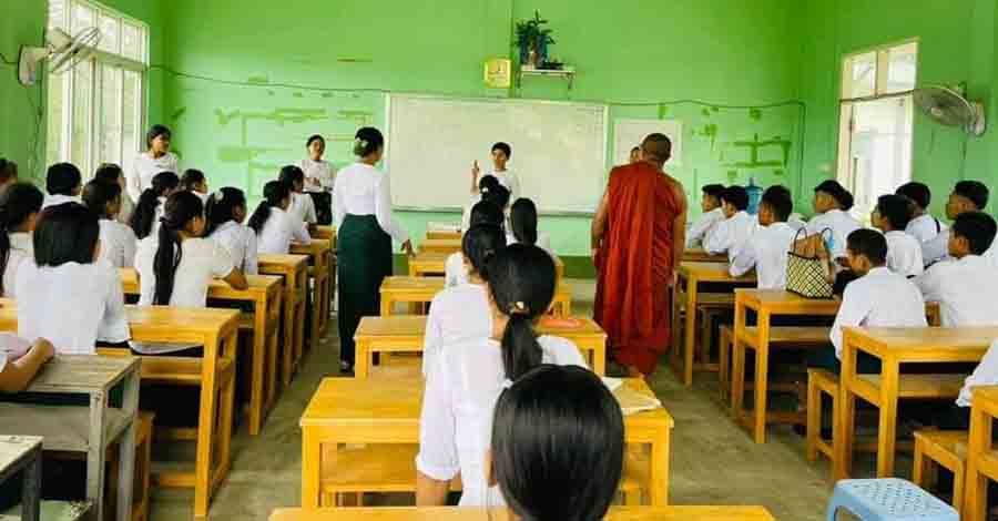 ဘကကျောင်းက အထက်တန်းကျောင်းသားများကို ကျောင်းပြောင်းရွှေ့ခိုင်းသဖြင့် အခက်ကြုံ