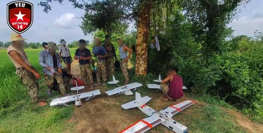ဆဒုံးစစ်ဗျူဟာကုန်းနှင့်မုံရွာစစ်တပ်စခန်းကို တော်လှန်ရေးတပ်များသိမ်းပိုက်၊ ရေဦးတွင် စစ်သား များ ဗုံးကြဲခံရ
