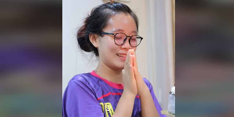 ရိုးသားကြိုးစားသည့် မြန်မာအိမ်အကူကို ထိုင်းသူဌေးက မွေးနေ့လုပ်ပြီး ရွှေဆွဲကြိုး လက်ဆောင် ပေး 