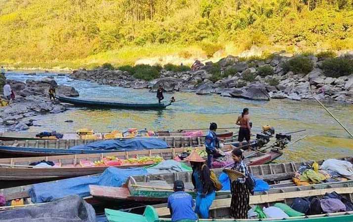 ၂ ပတ်ကျော်ကြာ ပိတ်ထားသည့် အိန္ဒိယ-ရခိုင် ကုန်သွယ်ရေး လမ်းကြောင်း ပြန်ဖွင့်