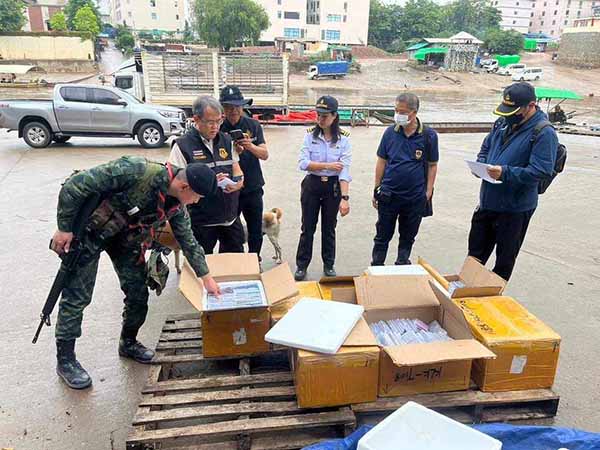 မဲဆောက်တွင် မြန်မာဘက်ပို့မည့်  ဖုန်းအလုံးရေ ၁၀၀၀ ကျော်ကို ထိုင်းစစ်တပ် ဖမ်းဆီး