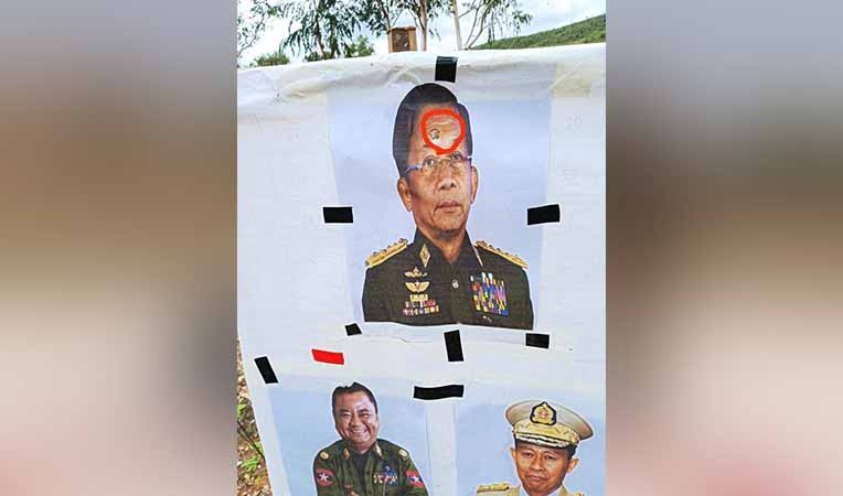 စစ်ခေါင်းဆောင်များ၏ပုံကို ပစ်မှတ်ထားပြီး သေနတ်ပစ်လေ့ကျင့်၊ ပြိုင်ပွဲကျင်းပ