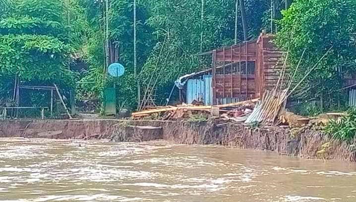 ဧရာဝတီတိုင်းတွင် မြစ်ရေတိုက်စားသဖြင့် အိမ်အလုံး ၂၀ ထက် မနည်း ရွှေ့ပြောင်း