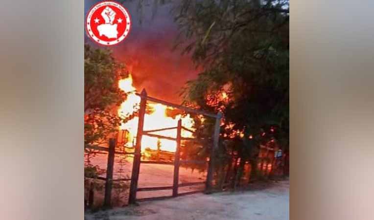 စဉ့်ကူးတွင် နေအိမ် ၃၅ လုံးနီးပါးမီးရှို့ခံရ၊ စစ်တပ်စစ်ကြောင်းထိုးလာ‌‌သဖြင့် ကျွန်းလှဒေသခံများ ထွက်ပြေးနေရ