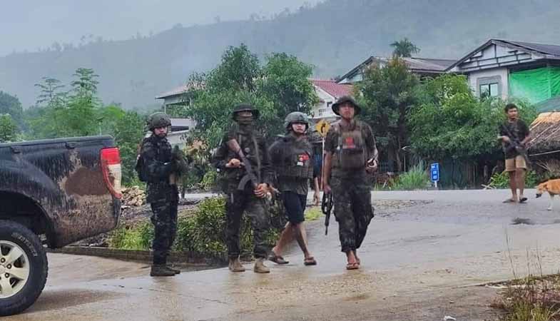 တနင်္သာရီတိုင်းတွင် တိုက်ခိုက်ခံရသဖြင့် စစ်သား ၁၁ ဦးသေ၊ စစ်တပ်ပစ်ခတ်မှုကြောင့် ပြည်သူ ၁ ဦးသေပြီး ၁ ဦး ဒဏ်ရာရ