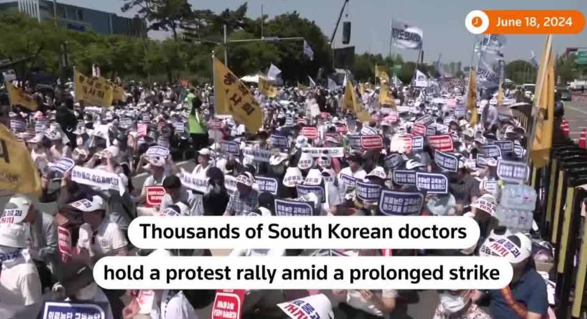 တောင်ကိုရီးယားတွင် ဆရာဝန်ထောင်ချီ ဆက်လက်ဆန္ဒပြ