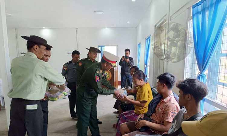 ကလောတွင် ခရီးသည်တင်ကားကို စစ်ယာဉ်တန်းဝင်တိုက်၊ ၁၀ ဦး ဒဏ်ရာရ
