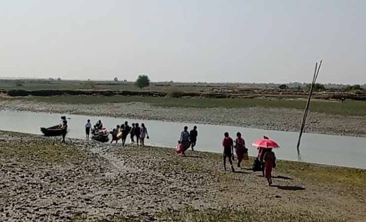 စစ်တွေတွင် စစ်ဘေးရှောင်လာသည့် ပြည်သူ ၅၀ ခန့်ကို စစ်တပ် ဖမ်းဆီး