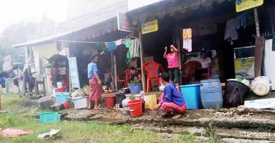 မောင်တောတွင် တိုက်ပွဲပြင်းထန်နေပြီး စစ်ဘေးရှောင် ၁,၀၀၀ နီးပါး ပိတ်မိနေ