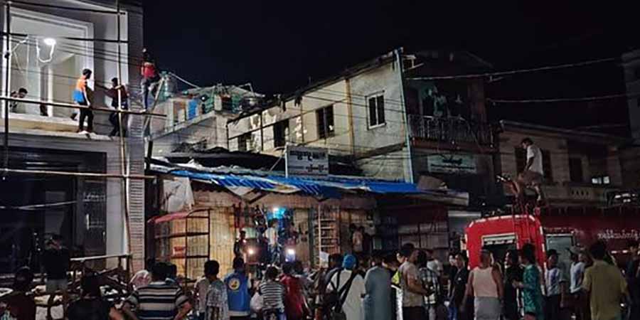 ဖားကန့်၌ စစ်တပ်လက်နက်ကြီးကြောင့် ကုန်စုံဆိုင် မီးလောင်၊ အင်းတော်တွင် အမျိုးသား ၁ ဦး လက်နက်ကြီးကျည် ထိမှန်သေဆုံး 