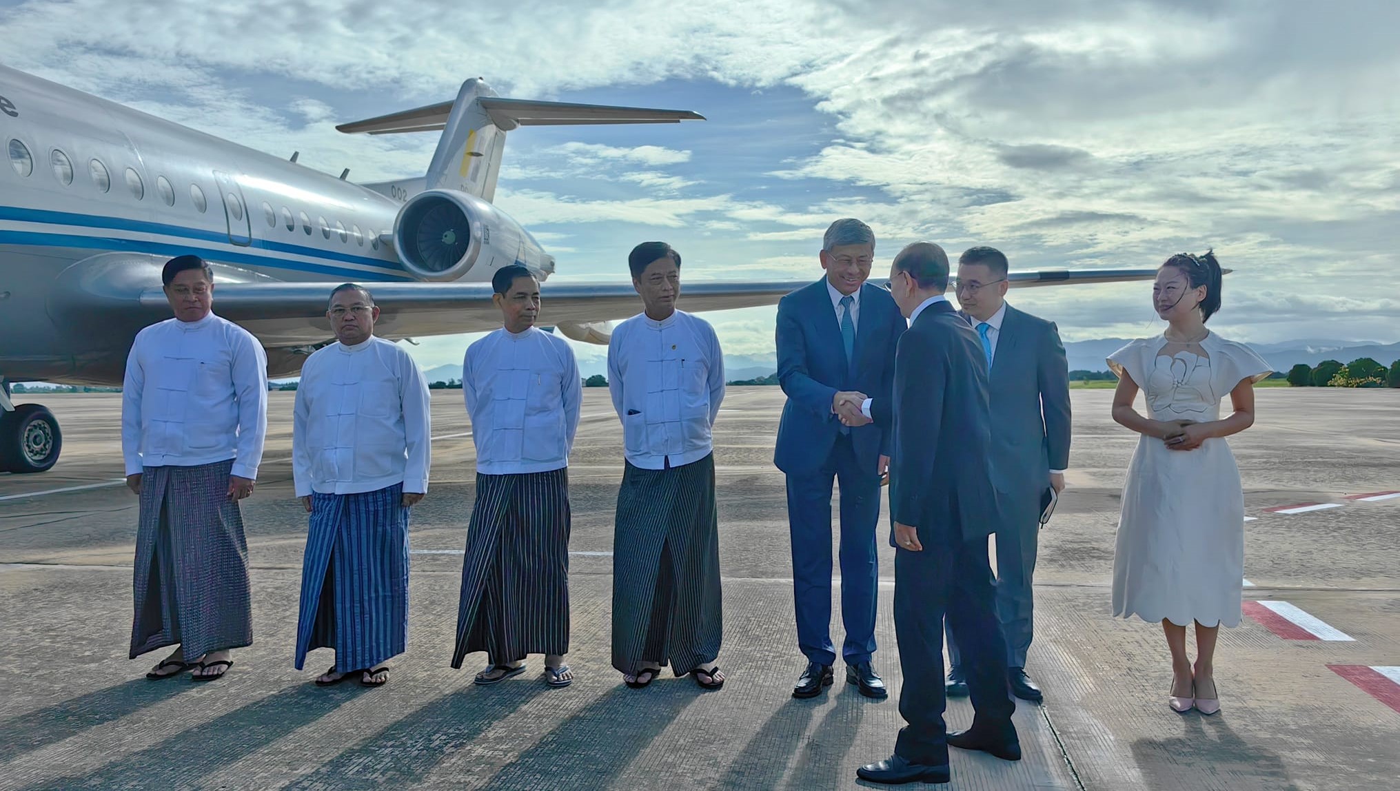 သမ္မတဟောင်း ဦးသိန်းစိန် တရုတ်ခရီးစဉ် သွားရောက်