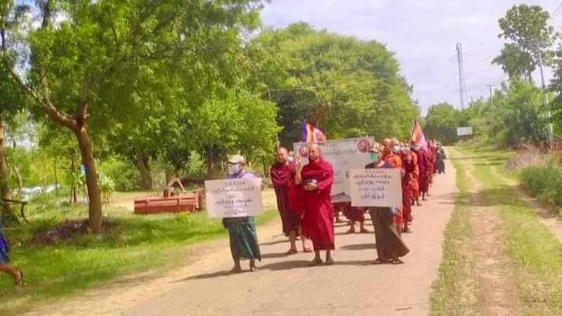 ပေါက်မြို့နယ်၌ သံဃာတော်များ ပတ္တနိက္ကုဇ္ဇနသပိတ်မှောက်ကံဆောင် ချီတက်ဆန္ဒပြ