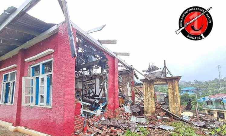 မတူပီတွင် လေကြောင်းနှင့် လက်နက်ကြီးပစ်ခတ်မှုကြောင့် ဘာသာရေးအဆောက်အအုံနှင့် လူနေအိမ်များ ပျက်စီး