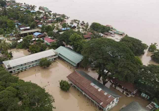 ချင်းတွင်းမြစ်ရေ မြင့်တက်လာပြီး ဟုမ္မလင်းမြို့ပေါ် ရပ်ကွက်တွေထဲ ရေစတင်ဝင်ရောက်လာ