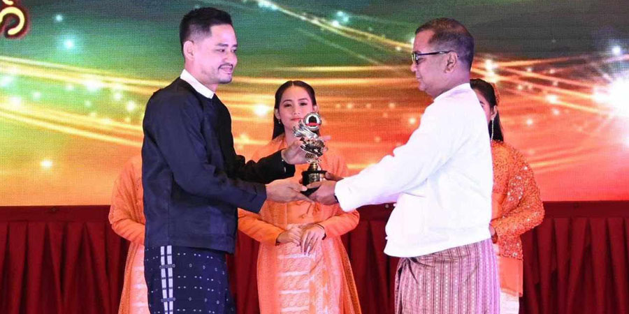 စစ်ကောင်စီကပေးသည့် ဟာသထူးချွန်ဆု မြင့်မြတ်၊ ခင်လှိုင်၊ မာမီသက်နှင့် မိုးညိုတို့ ရရှိ