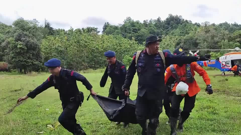 အင်ဒိုနီးရှား မြေပြိုမှုကြောင့် ပျောက်ဆုံးနေသူများကို ကယ်ဆယ်ရေး ပြန်စတင်
