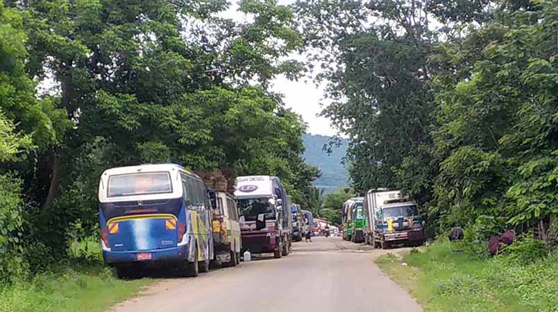 ဂန့်ဂေါ-ဟားခါးလမ်း YDF က ပိတ်ထားသဖြင့် ကားအစီး ၈၀ ခန့် ပိတ်မိ
