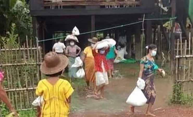 မအူပင်တွင် ကြံ့ခိုင်ရေးပါတီက ဆန် ၁ ပြည် ကျပ် ၃,၀၀၀ ဖြင့် ရောင်းချပြီး စည်းရုံးနေ