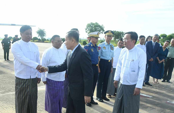 ကာကွယ်ရေးဦးစီးချုပ် (ရေ) နှင့် လပခတိုင်းမှူးတို့ ရာထူးမှ ထုတ်ပယ်ခံရ 