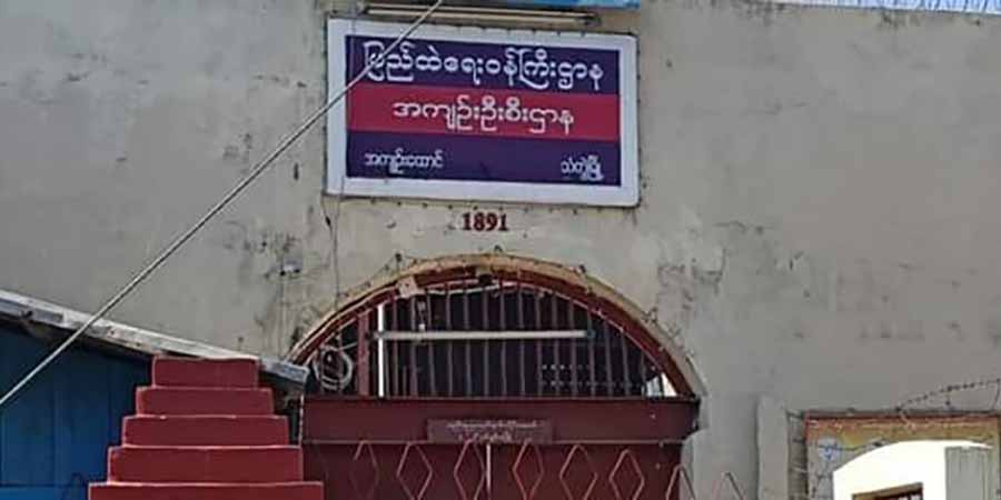 သံတွဲထောင်ကို လက်နက်ကြီးကျပြီး အကျဉ်းသူ ၂ ဦးသေ၊ နိုင်ငံရေးအကျဉ်းသားတချို့ကို ပြန်လွှတ်ပေး