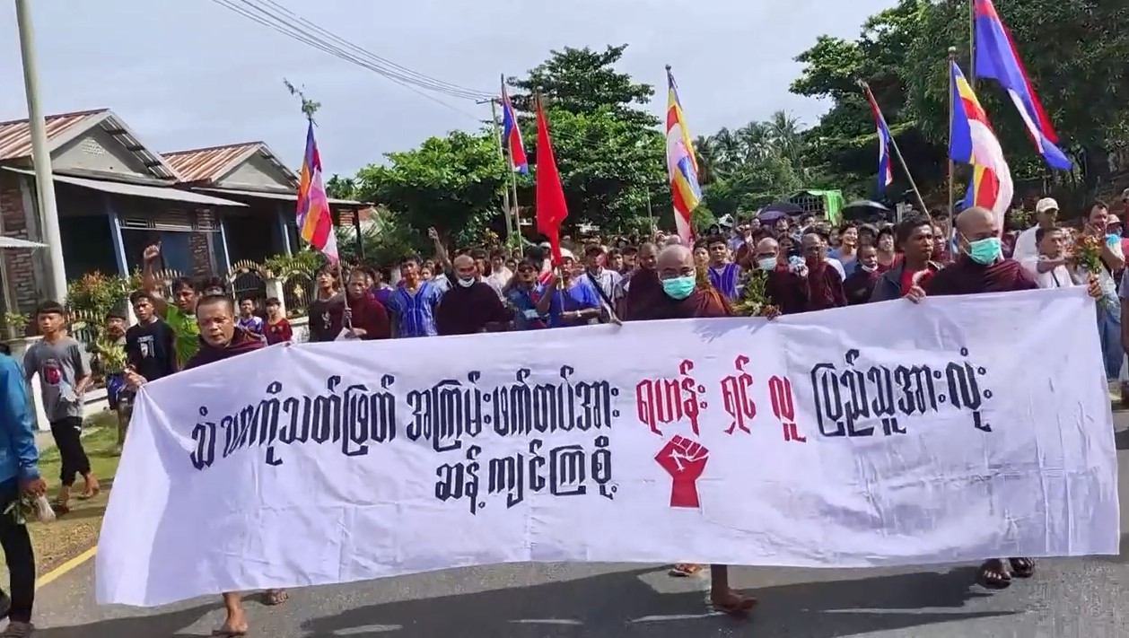 ပတ္တနိက္ကုဇ္ဇန ကံဆောင်သပိတ်တွင် မဘသရဟန်းများအပါအဝင် သံဃာတော်များ ပိုမိုပါဝင်လာ