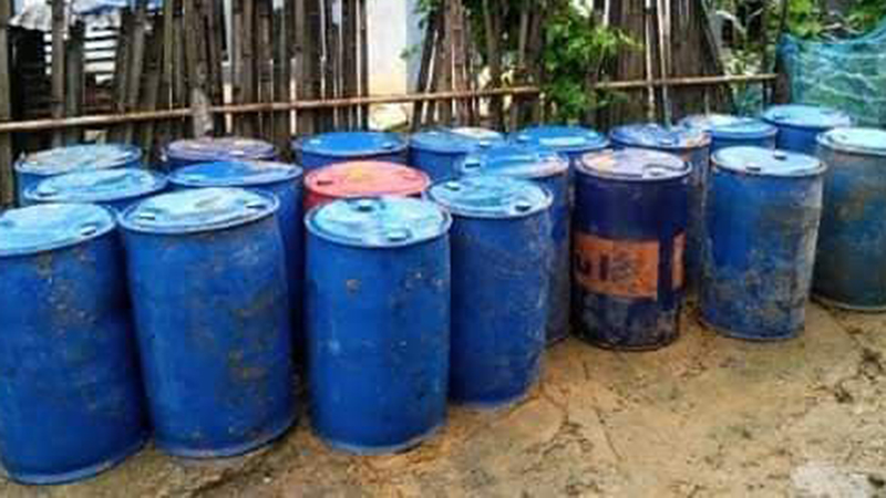 အိန္ဒိယရောက် ရခိုင်ကုန်သည်များ၏ စက်သုံးဆီများ ဖမ်းဆီးခံနေရ