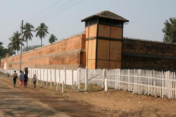 ကသာေထာင္တြင္ ဆရာ၀န္ေထာက္ခံခ်က္မေပးဘဲ ေထာင္ေျပာင္းေရႊ႔