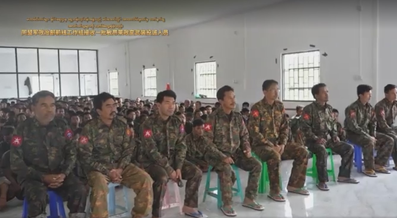 စစ်ကောင်စီတပ်ဖွဲ့ဝင် ၃၀၀ ကျော် MNDAA ကိုးကန့်ထံ လက်နက်ချအလင်းဝင်